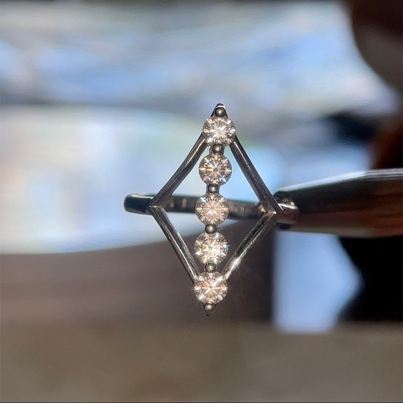 1.5ct vs 2ct vs 3ct vs Bigger - Picture 10 of 16